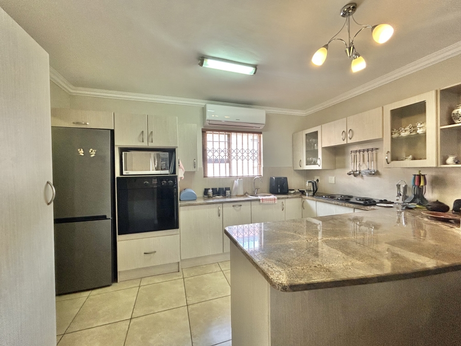 3 Bedroom Property for Sale in Wavecrest Eastern Cape